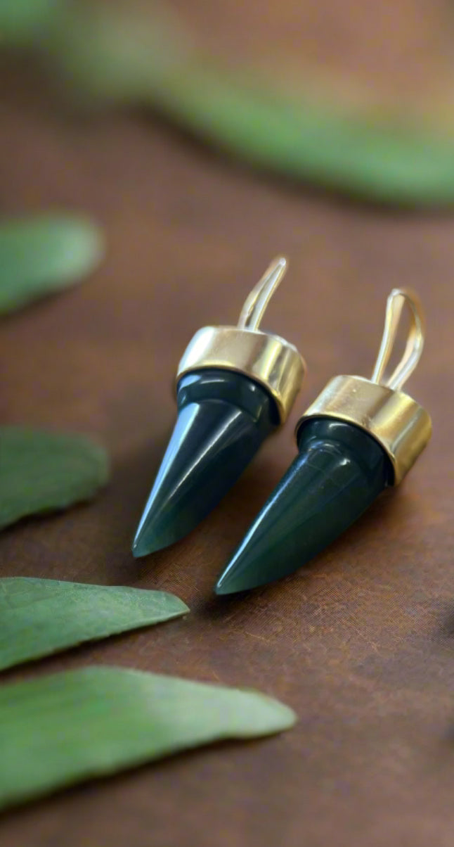 18k gold plated Pounamu mako straight down drop