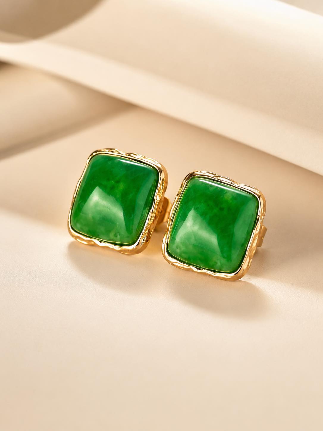Pounamu stud earrings 18kgold plated