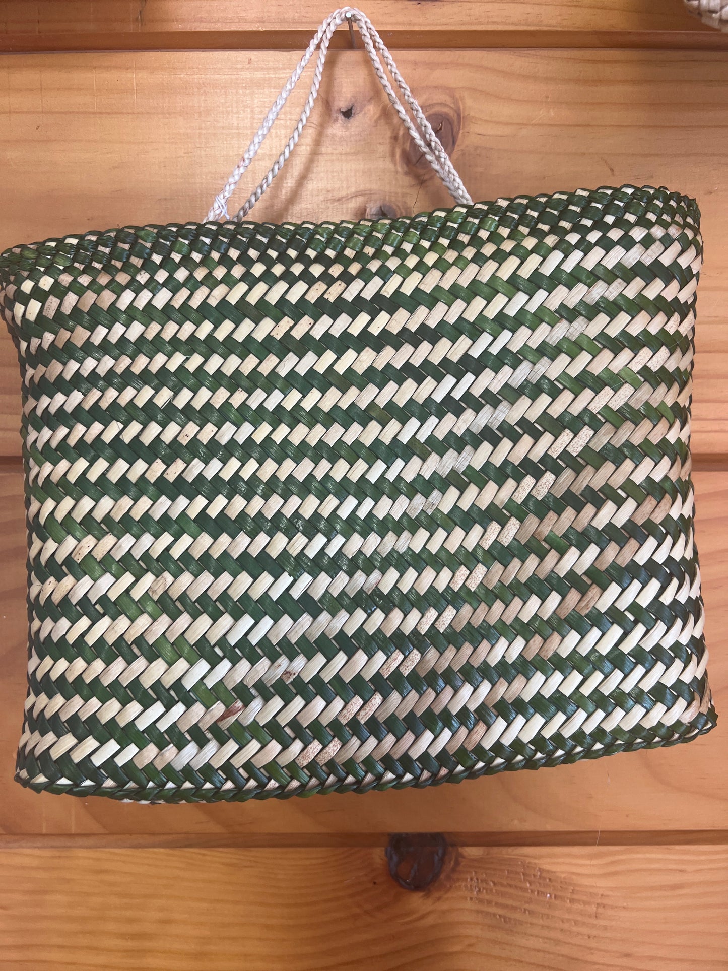 Double side design kete whakairo