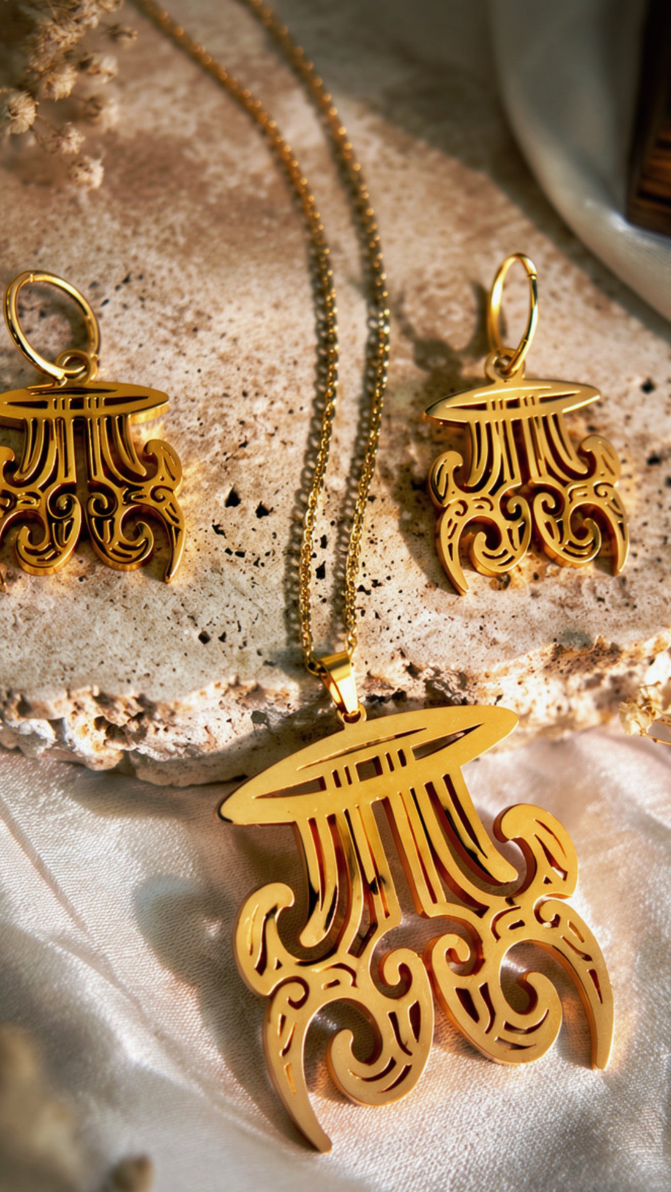 Hand casted gold plated kauae 1 set
