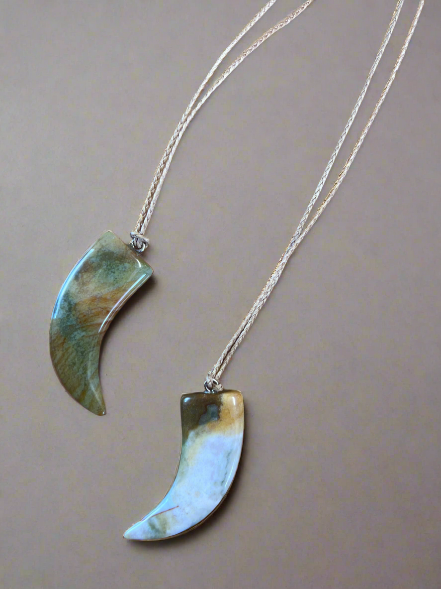 Ngutu kākā Aotearoa moss agate
