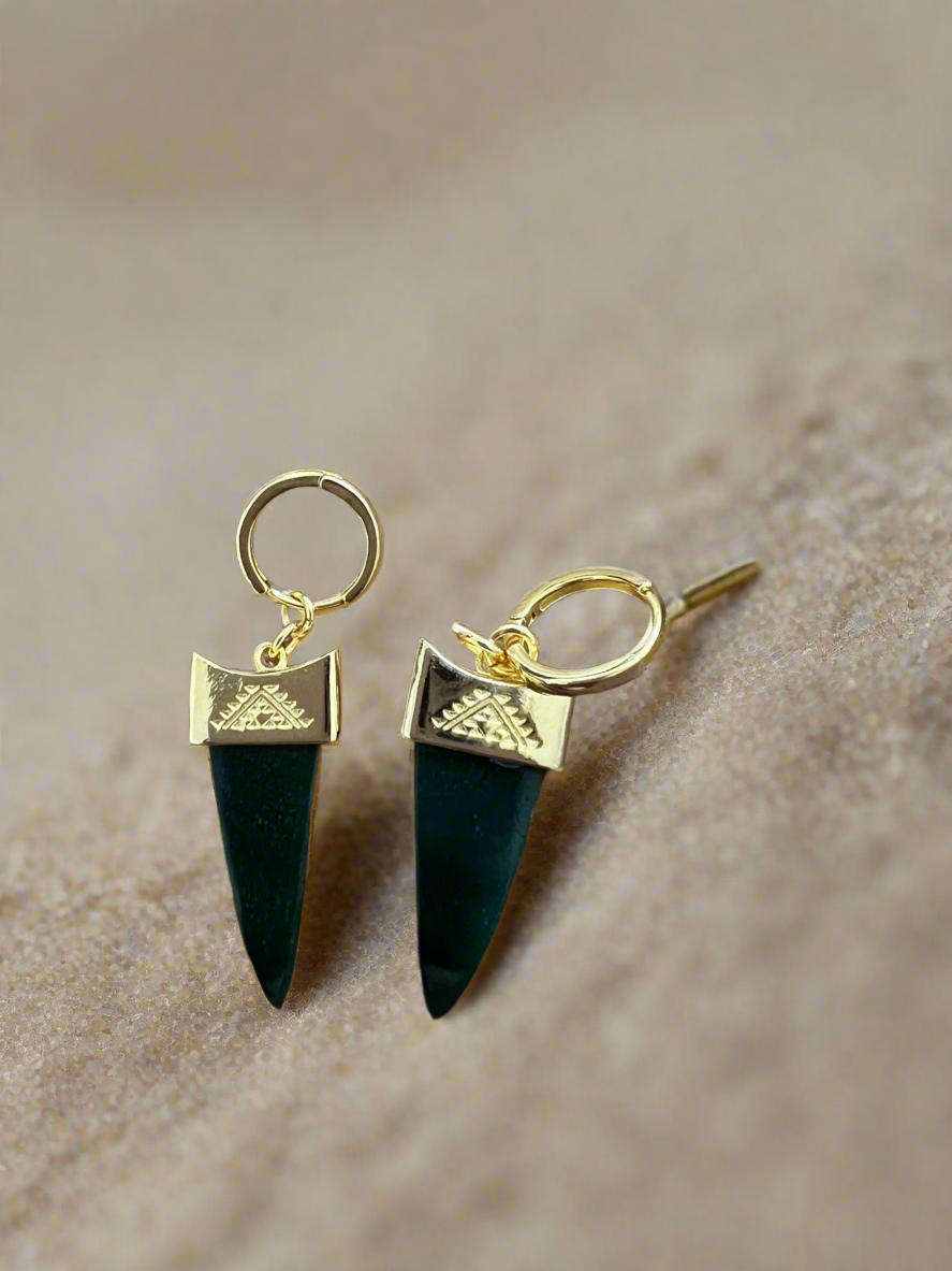 Pounamu mako on hoops