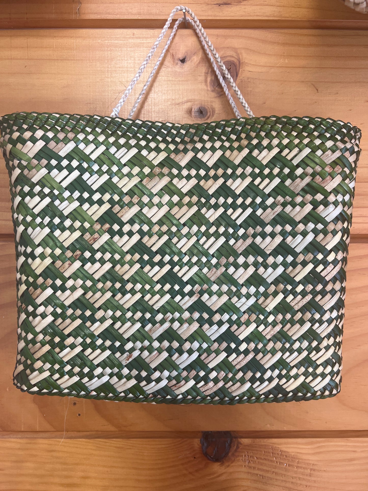 Double side design kete whakairo