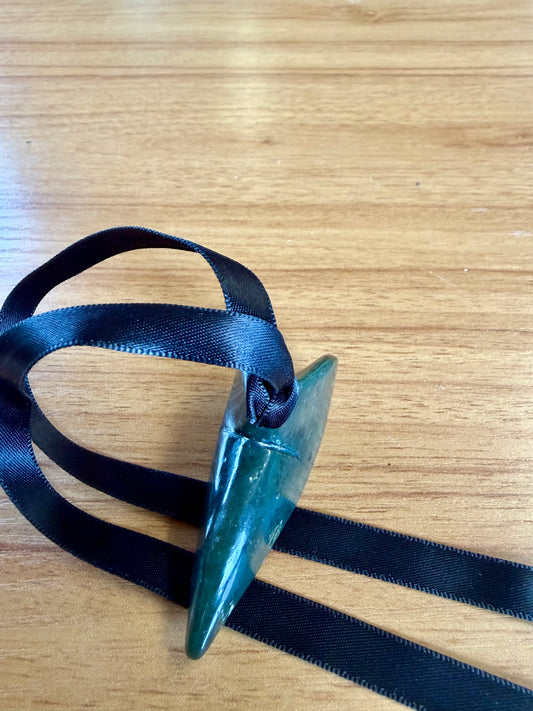 Ribbon tied extra large Pounamu ngutu Pūkeko