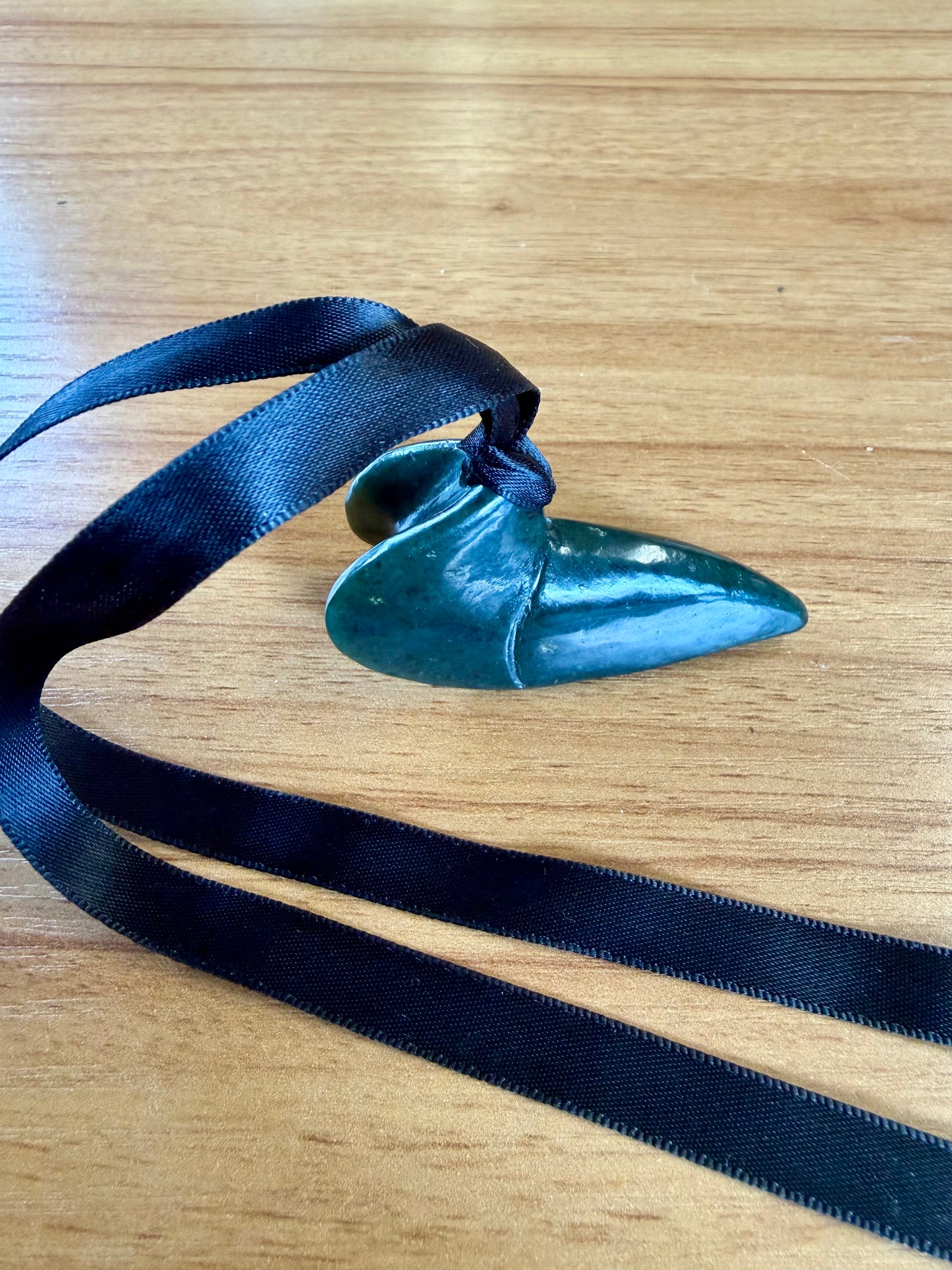 Ribbon tied extra large Pounamu ngutu Pūkeko