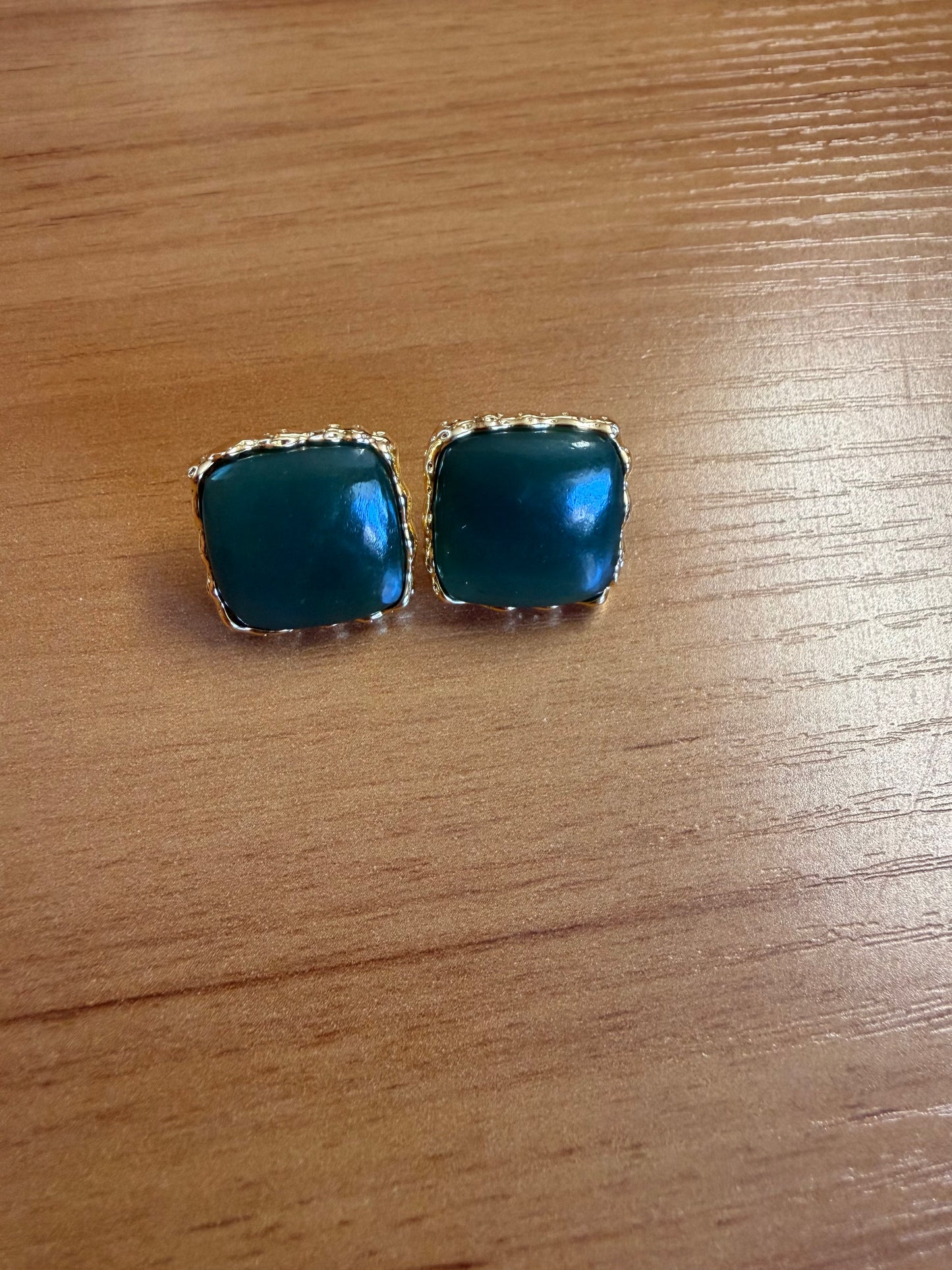 Pounamu stud earrings 18kgold plated