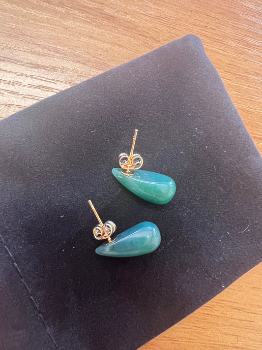 Pounamu 18k gold teardrop studs small