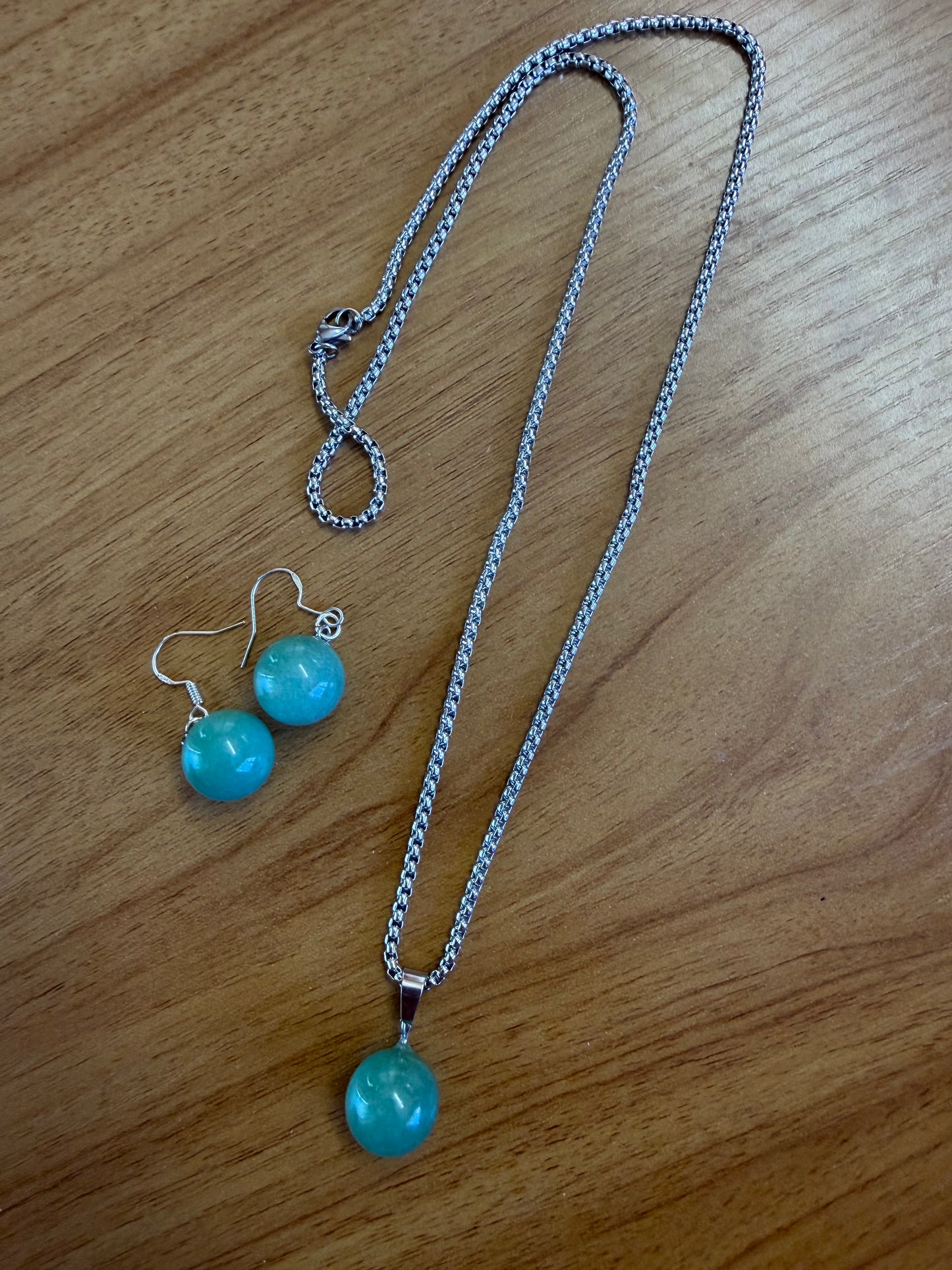 Īnanga pounamu pearl set on Stirling silver.